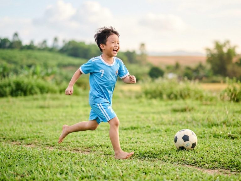 Bộ đồ thể thao năng động cho bé trai: chọn sao cho đúng?
